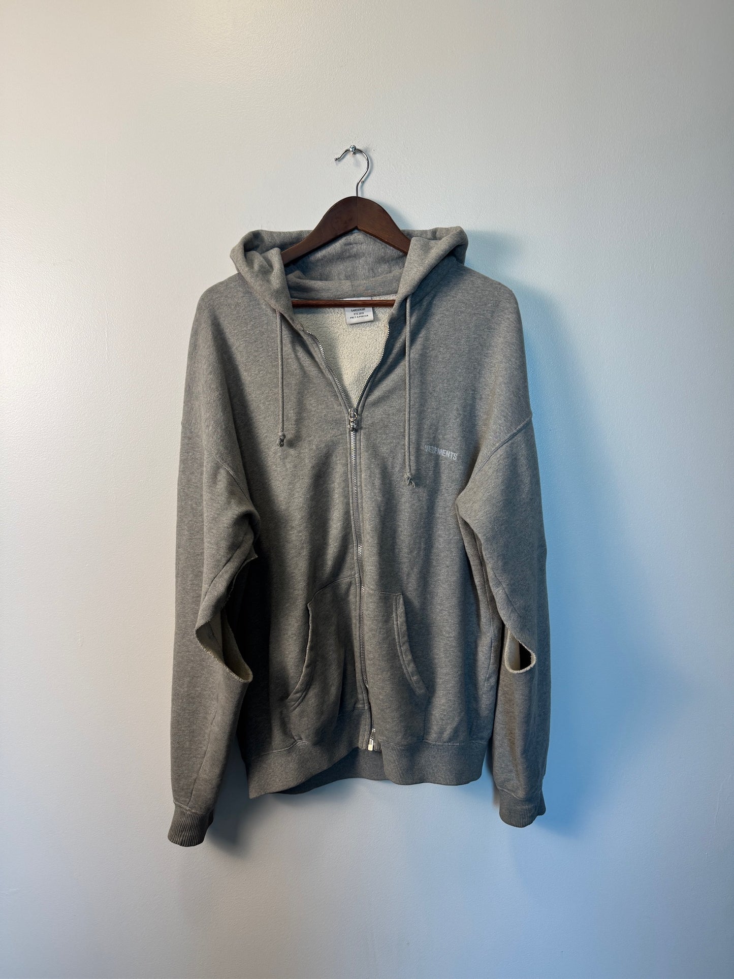 Vetements logo zip with chrome zipper