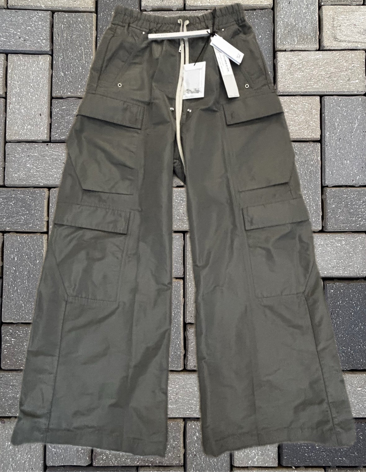 Rick Owen’s SS24 mainline Lido dust cargo belas