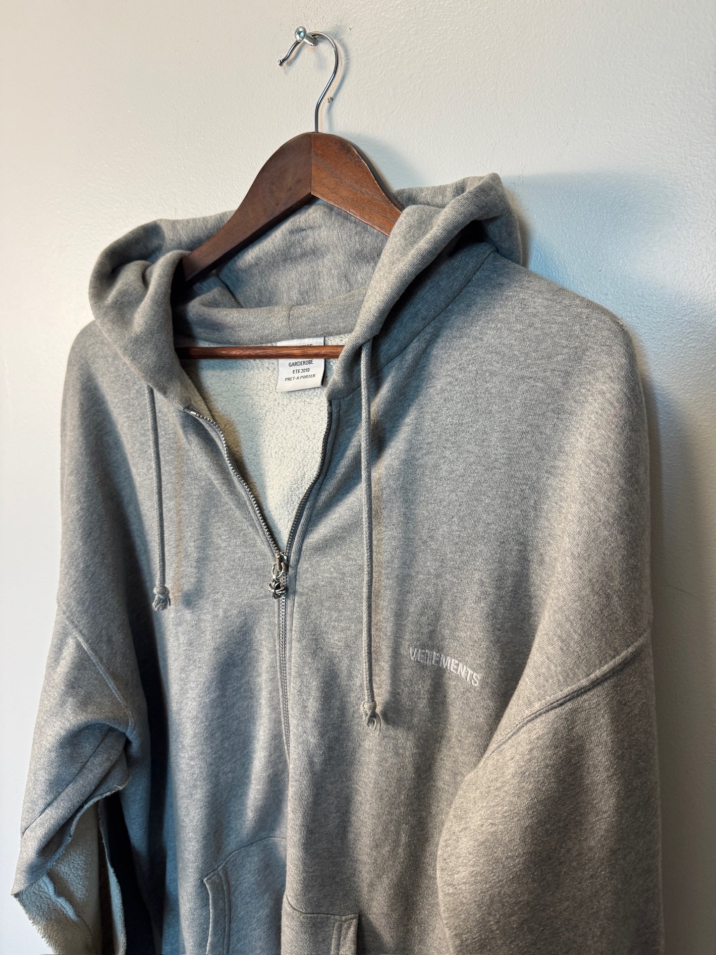Vetements logo zip with chrome zipper